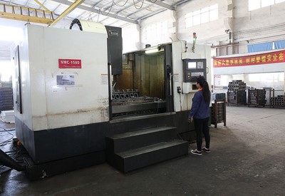 Máquina perforadora CNC
